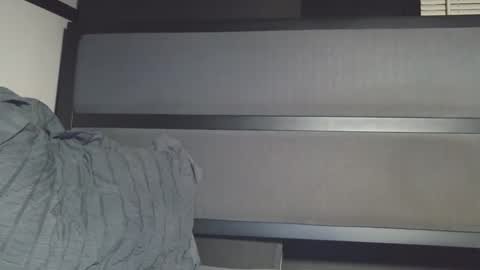 Snapshot of miavers23 chatting on October 2025 09:39:02 AM KxngVers online show from October 2025 09:39:02 AM