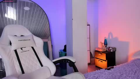 Mia Villalobos online show from April 2026 11:53:01 PM