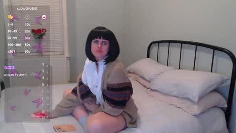 Snapshot of miawallace__ chatting on January 2025 05:24:02 PM Mia online show from January 2025 05:24:02 PM