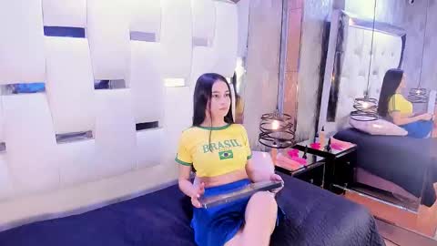 Mia Watson online show from November 2025 12:28:02 PM