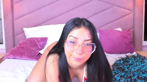 Snapshot of miaweiss chatting on December 2025 09:01:02 PM MiaWeiss online show from December 2025 09:01:02 PM