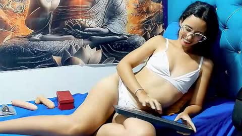 Mia online show from January 2026 03:09:02 AM