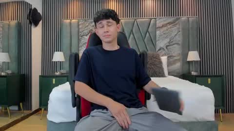 Michael online show from October 2025 08:31:02 PM