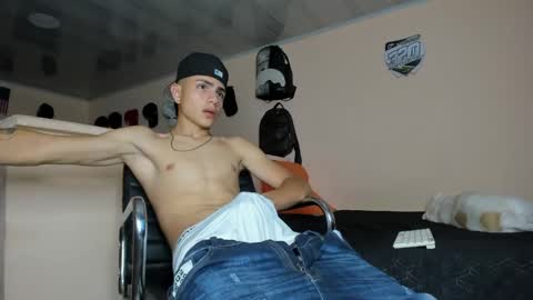 Snapshot of michael_boy88_ chatting on January 2025 11:28:01 PM Michael Boy online show from January 2025 11:28:01 PM