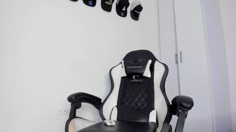 Snapshot of michael_boy88_ chatting on February 2025 07:38:02 PM Michael Boy online show from February 2025 07:38:02 PM