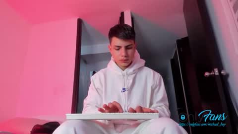Snapshot of michael_boy88_ chatting on October 2025 08:21:02 PM Michael Boy online show from October 2025 08:21:02 PM
