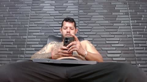 Snapshot of michael_daviss1 chatting on December 2024 01:33:01 PM Michael Daviss online show from December 2024 01:33:01 PM