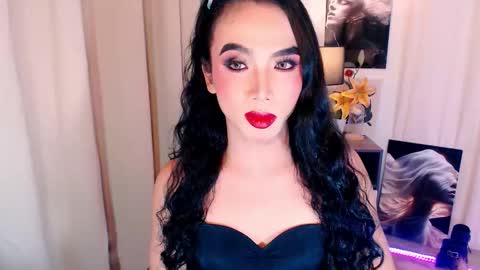michaelagoddess online show from December 2025 05:52:02 PM