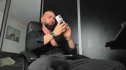 Snapshot of michaelevansx chatting on November 2025 08:44:01 PM MichaelEvansx online show from November 2025 08:44:01 PM