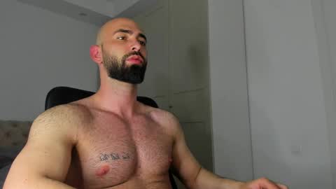 MichaelEvansx online show from April 2026 09:28:01 PM
