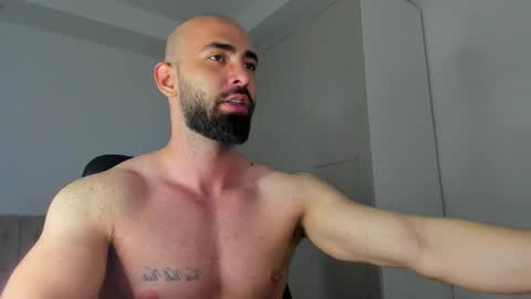 MichaelEvansx online show from April 2026 09:02:02 PM