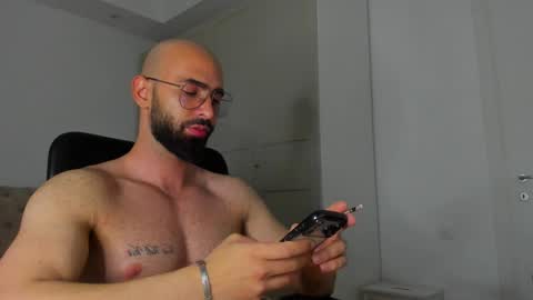 MichaelEvansx online show from April 2026 12:06:01 AM