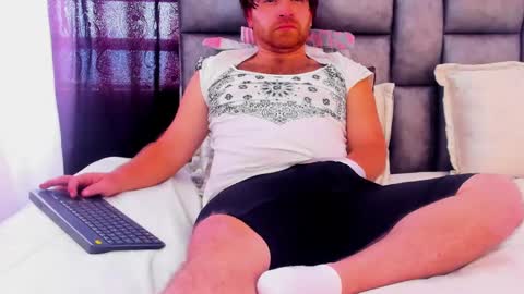 Michael  Contenido explcito online show from February 2025 06:10:01 PM