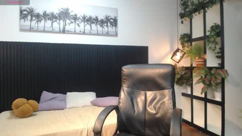 michaelkoiv online show from December 2025 12:34:02 PM