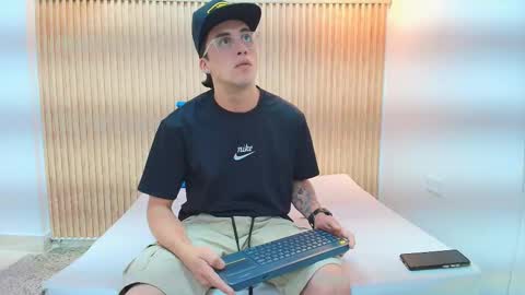 Snapshot of michaell_shaw chatting on February 2026 07:45:01 PM Micharell online show from February 2026 07:45:01 PM