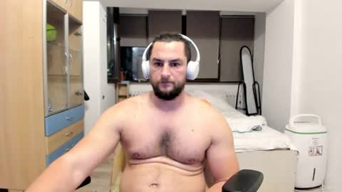 michaelragnar90 online show from November 2025 04:40:02 PM