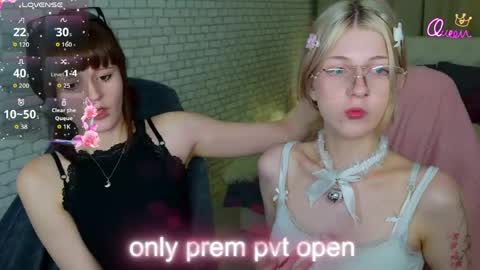 Snapshot of michelewild chatting on March 2026 04:57:01 PM Michele online show from March 2026 04:57:01 PM