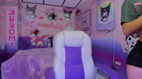 michell__petit_ online show from October 2025 11:54:02 AM