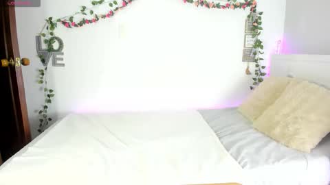 Snapshot of michell_anyeli chatting on October 2025 12:22:02 AM Michell online show from October 2025 12:22:02 AM