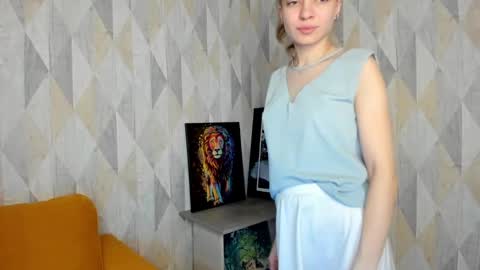 Snapshot of michelle_blond chatting on February 2025 01:11:02 PM michelle_blond online show from February 2025 01:11:02 PM