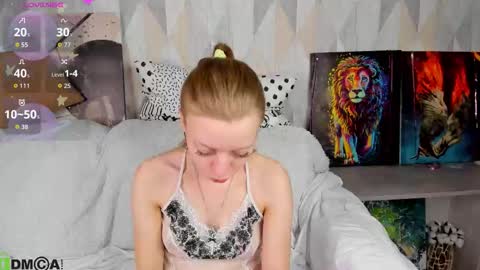 Snapshot of michelle_blond chatting on October 2025 06:12:01 AM michelle_blond online show from October 2025 06:12:01 AM