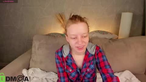 Snapshot of michelle_blond chatting on March 2026 07:45:02 AM michelle_blond online show from March 2026 07:45:02 AM