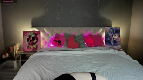 Snapshot of michelle_blond chatting on March 2026 07:36:02 AM michelle_blond online show from March 2026 07:36:02 AM