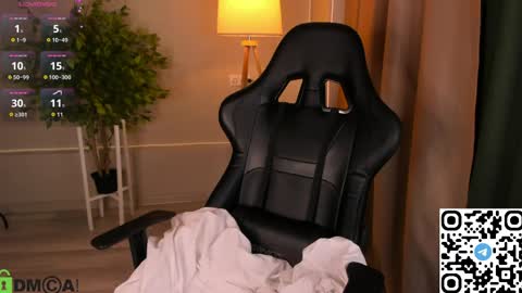 Snapshot of michelle_blond chatting on March 2026 07:31:01 AM michelle_blond online show from March 2026 07:31:01 AM