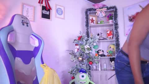 MICHELLE CHANG online show from December 2025 07:20:02 PM