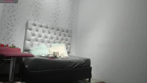 michelle perla online show from October 2025 06:54:02 PM