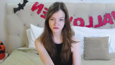 Snapshot of michelle_roux chatting on October 2025 12:23:02 PM Michelle online show from October 2025 12:23:02 PM