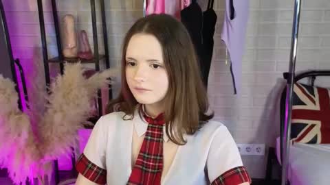 Michelle online show from October 2025 06:05:02 AM