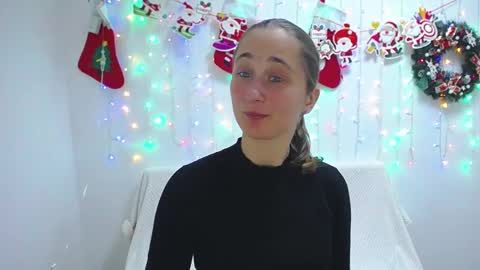 Snapshot of michellee11 chatting on January 2025 02:11:01 PM Michel online show from January 2025 02:11:01 PM