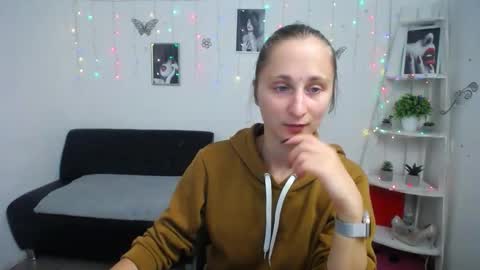 Snapshot of michellee11 chatting on September 2025 11:14:01 AM Michel online show from September 2025 11:14:01 AM