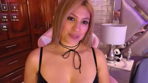 Snapshot of michellefoxx6 chatting on December 2025 04:35:02 PM Michelle Foxx online show from December 2025 04:35:02 PM