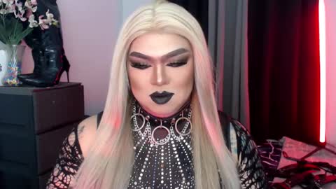 Snapshot of michellevixen921 chatting on October 2025 05:37:01 PM Michelle online show from October 2025 05:37:01 PM