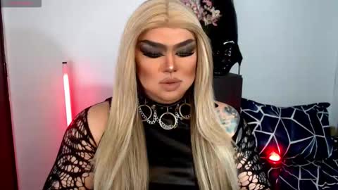 Snapshot of michellevixen921 chatting on November 2025 04:18:01 PM Michelle online show from November 2025 04:18:01 PM