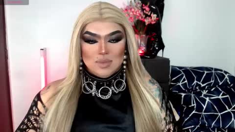 Snapshot of michellevixen921 chatting on November 2025 06:08:02 AM Michelle online show from November 2025 06:08:02 AM