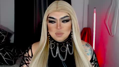 Snapshot of michellevixen921 chatting on December 2025 06:24:02 PM Michelle online show from December 2025 06:24:02 PM