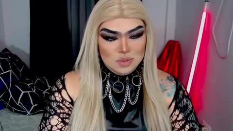 Snapshot of michellevixen921 chatting on December 2025 06:58:01 PM Michelle online show from December 2025 06:58:01 PM