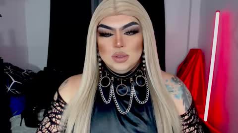 Snapshot of michellevixen921 chatting on December 2025 06:59:02 PM Michelle online show from December 2025 06:59:02 PM