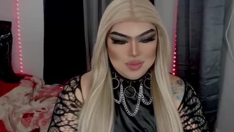 Snapshot of michellevixen921 chatting on December 2025 01:33:02 AM Michelle online show from December 2025 01:33:02 AM