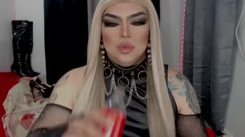 Snapshot of michellevixen921 chatting on December 2025 06:25:02 PM Michelle online show from December 2025 06:25:02 PM