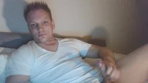 Snapshot of mickkxl chatting on January 2025 08:36:01 PM mickkxl online show from January 2025 08:36:01 PM