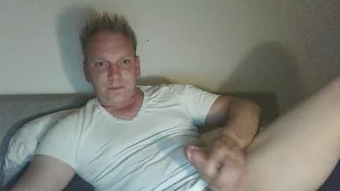 Snapshot of mickkxl chatting on October 2025 07:54:01 PM mickkxl online show from October 2025 07:54:01 PM