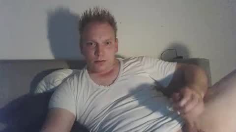 Snapshot of mickkxl chatting on November 2025 12:22:02 PM mickkxl online show from November 2025 12:22:02 PM