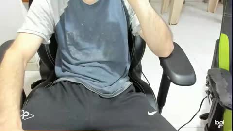 microfama00 online show from May 2026 09:31:01 PM