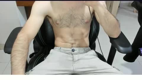 microfama00 online show from May 2026 11:21:01 PM