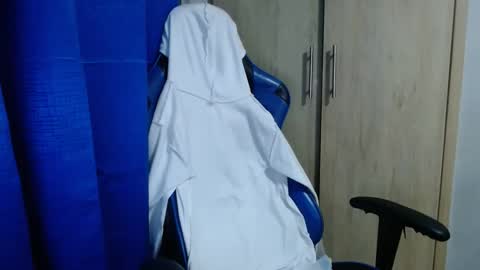 Snapshot of miculohot chatting on March 2025 12:00:01 AM vanesa sexy online show from March 2025 12:00:01 AM