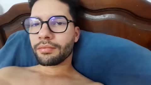 Snapshot of midoumas1 chatting on October 2025 02:40:02 PM Sam online show from October 2025 02:40:02 PM